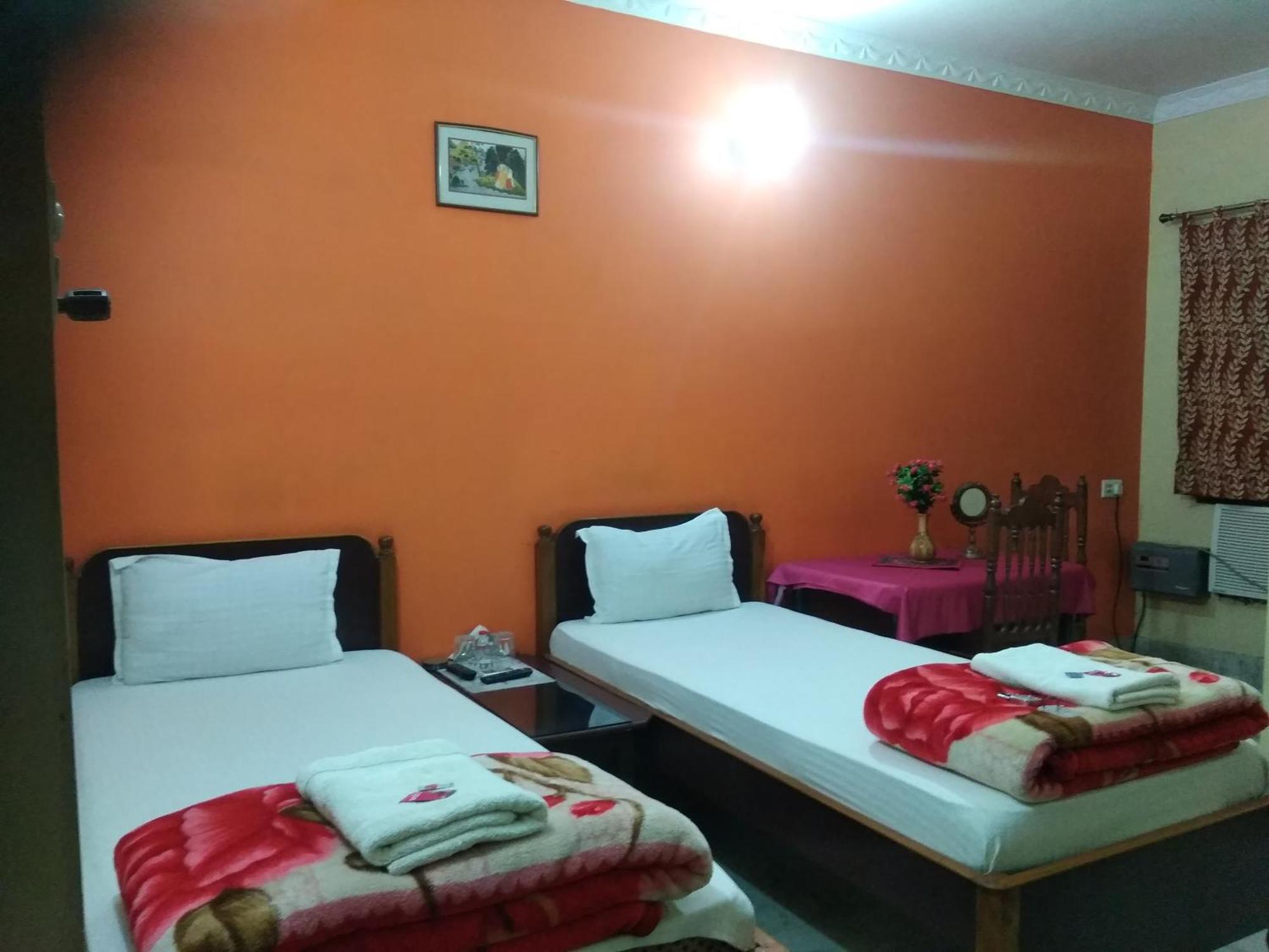 Hotel Chandrakala Regency 300 Meters From Dhanbad Railway Buitenkant foto
